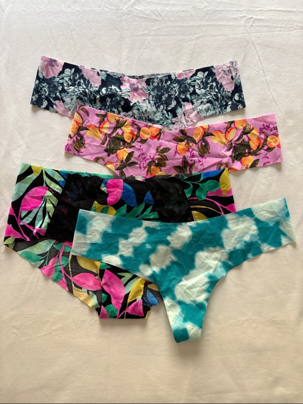 VICTORIA’S SECRET Panties Bundle (Thong/Hipster)